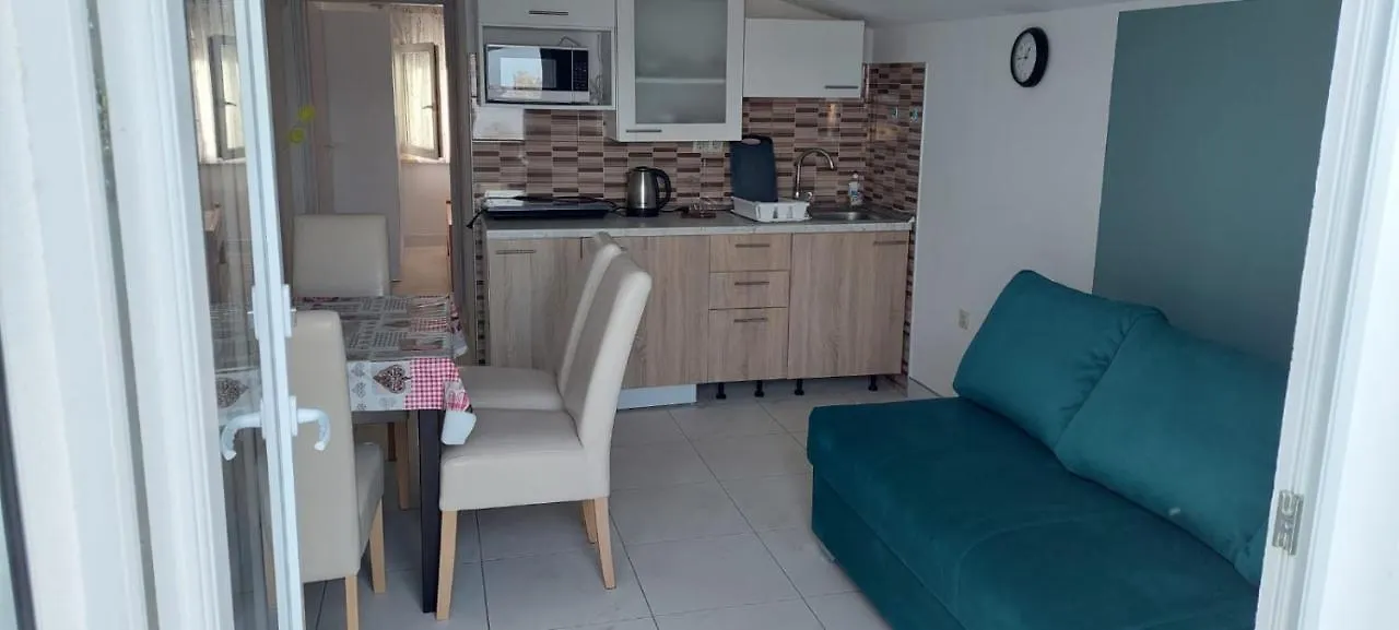 Apartmani Fran Vir 0*,