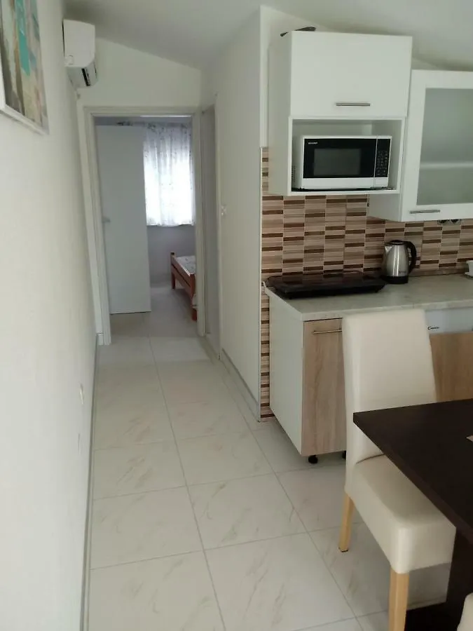 Apartmani Fran Vir 0*,