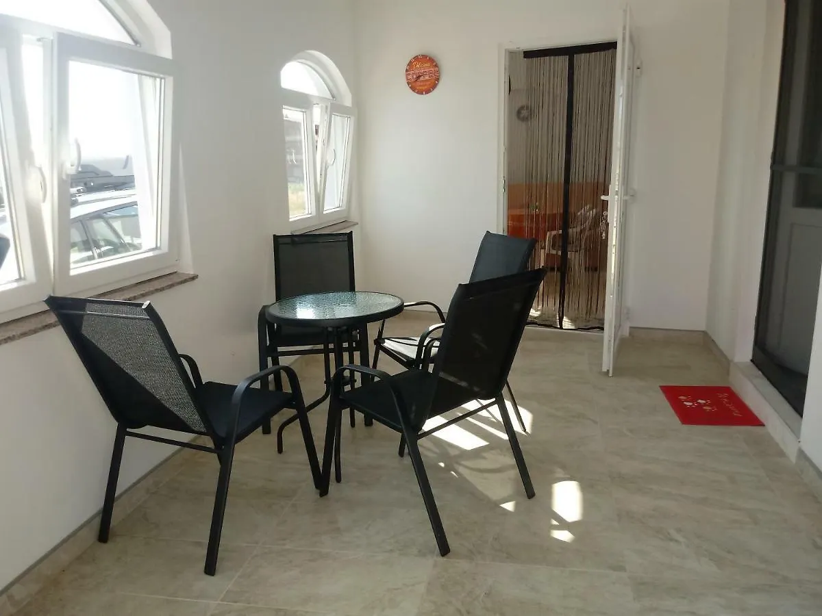 Apartmani Fran Vir 0*,  Croatia